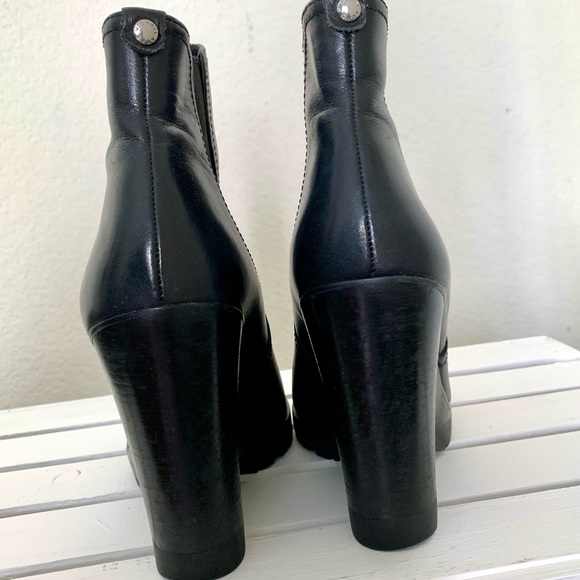 Michael Kors Thea Boots, size 8.5 - Picture 3 of 6